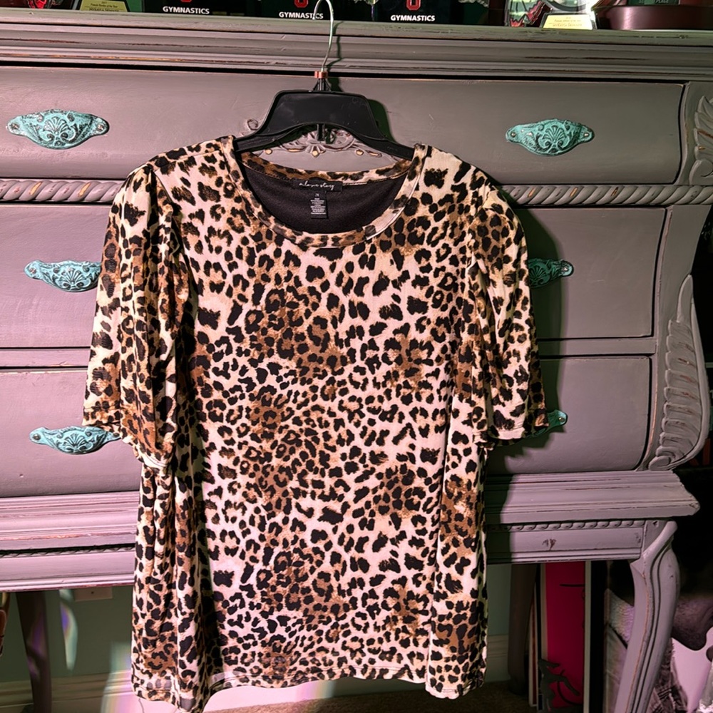 Cute animal print! Trendy and comfy!